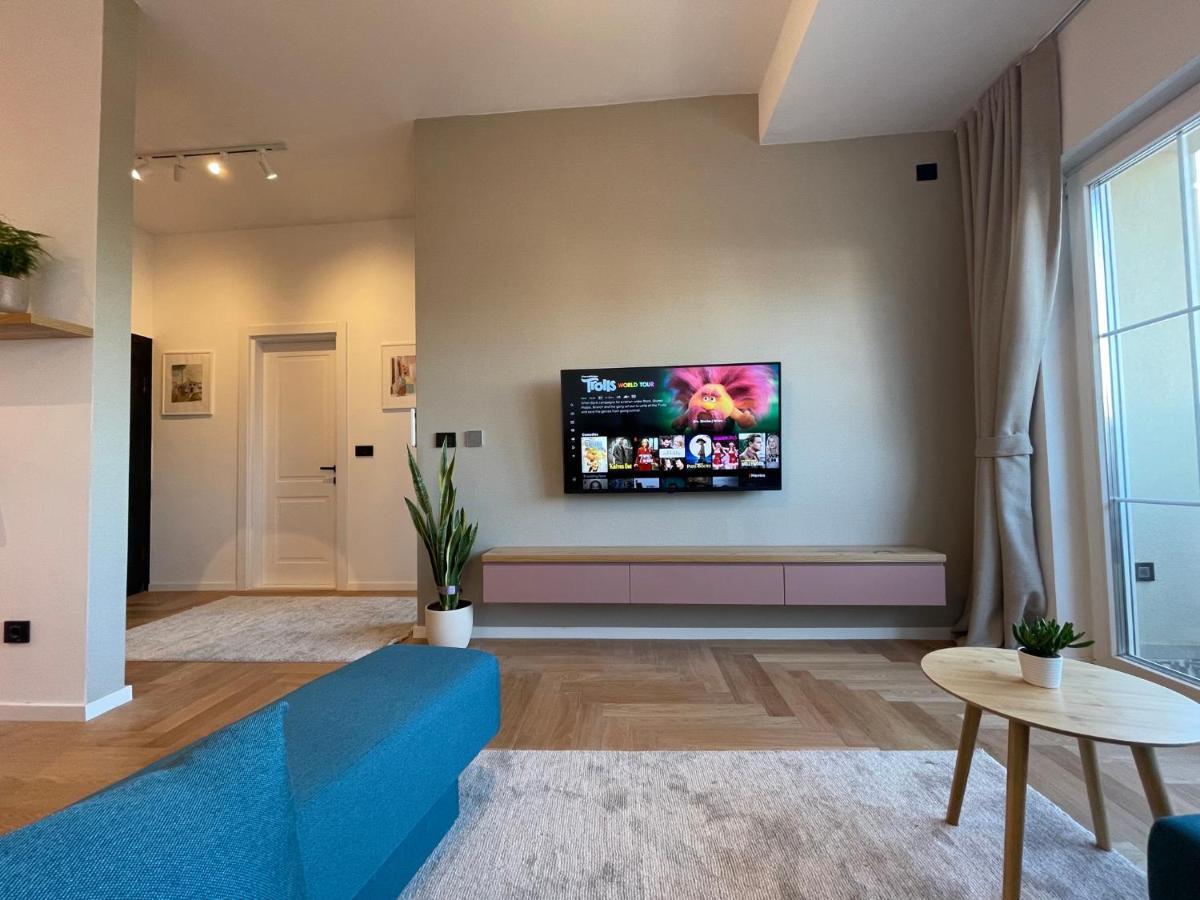 Floral Inn Pristina Eksteriør bilde