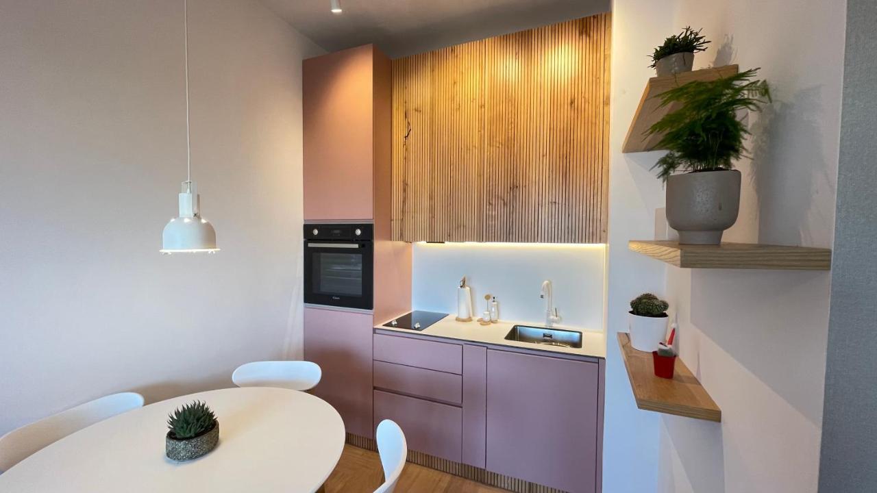 Floral Inn Pristina Eksteriør bilde