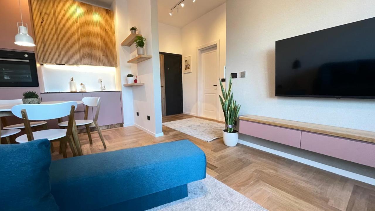 Floral Inn Pristina Eksteriør bilde