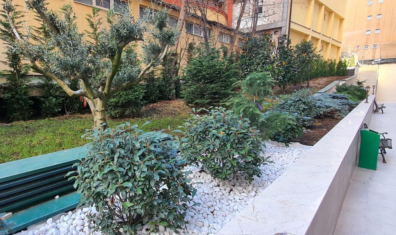 Floral Inn Pristina Eksteriør bilde